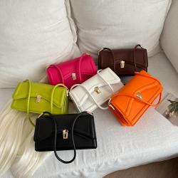 2024 New Lock Simple Fashion Large-Capacity Underarm Bag Portable Single Handle Square Tassel Candy Color Zipper Closure Chain