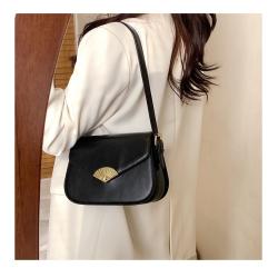 2022 Fashion Lady Designer Saddle Bag Pure Color PU Leather Flap Messenger Elegant Fan Shape Golden Lock Sling Purse for Women