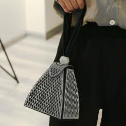 New Diamond Inlaid Dinner Bag Portable Fashion Personalized Triangle Small Bag
