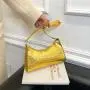 2024  Customs Tote Bag Fashion Retro Crocodile Pattern Shoulder Bag Soft Face Stick China Wholesale PU Ladies Shoulder Bag