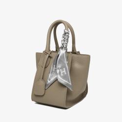 Luxury Casual Makeup Tote Handbag for Women Single Handle Gym Bag Magic Purses Label Fashionable PU Portable Polyester Lining