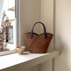 Trendy Design Advanced Handbag Faux suede Decoration Large Capacity Tote Bag   Retro Style Bucket Bag for Women