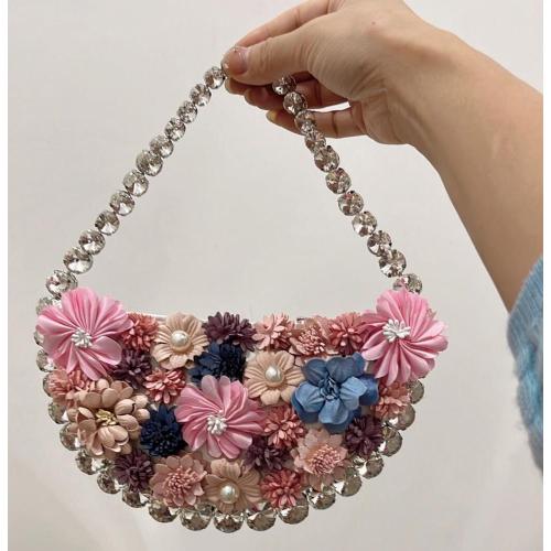 Hot Selling New Design woman Flowers and Diamond bags Beach Chic Woman Handbag Underarm Bags Fashion Pearl Chain Handbags