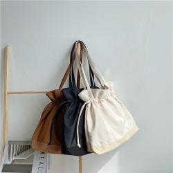 Large-Capacity Nylon Women's Sling Shoulder Bag 2023 Fashion Drawstring Pleated Tote Bag Splicing Design Female Bucket Handbag
