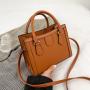 Hot Sale Small Square Chain Women Handbags Chain Strap Messenger Purses Fashion Handbags for Ladies Custom Women Hand Bag