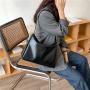 New Design Wholesale Fashionable plain Soft PU leather sling bag shoulder bags for women  with factory price