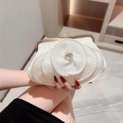 evening bag 2024 New Arrival White Pleated Flowers Bride Clutch Bag Purse Crossbody Women Purses Party Wedding Evening Bag