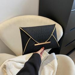 New minimalist casual grab bag