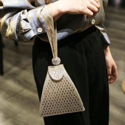 New Diamond Inlaid Dinner Bag Portable Fashion Personalized Triangle Small Bag