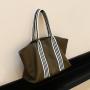 Primeira camada de couro novo nicho design bolsa simples e elegante
