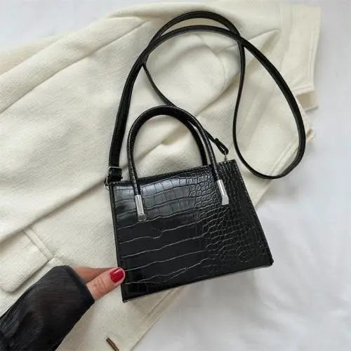 Simple and fashionable new style shoulder bag, casual crossbody bag