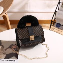 2024 Ladies Joker Shoulder Bag Fashionable Portable Handbag with Single Strap and Chain Decoration Wholesale Mobile Phone Bag