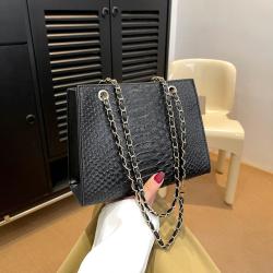 Candy Color Designer Women Bags 2023 New Crocodile Pattern Wholesale Women Handbags Casual Square Chain China Supplier Bag
