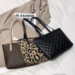 New Design Candy Colour Medium Tote Handbag 2024 Ladies Shoulder Bag Korean Large Capacity Ladies Shopping Bag