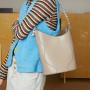 2024 Warehouse Hot Selling Women Basket Tote Round Handbag Large Capacity Vintage Shoulder Bag For Ladies
