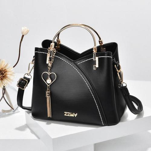 2023 New Hot-selling Fashion Women Luxury Purses and Handbags Women's Casual Saddle Bag With Heart Pendent