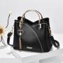 2023 New Hot-selling Fashion Women Luxury Purses and Handbags Women's Casual Saddle Bag With Heart Pendent
