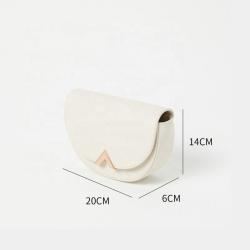 2024 Trendy Solid Colors Leather Half Moon Ladies Saddle Bag Crossbody Bag Custom Metal Logo Factory Direct Women Messenger Bags