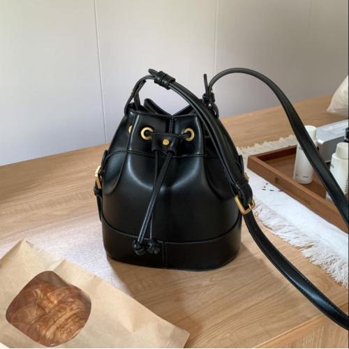 Factory Wholesale Retro Luxury Bag High Quality PU Leather Crossbody Bag Drawstring Design Bucket Bag