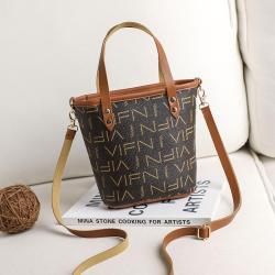 Women's Fashion Minimalist Shoulder Bag Ladies Handbags with Single Strap and Chain Decoration Portable