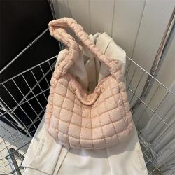 Korean popular bag female 2024 new cloud pleated bag large capacity shoulder armpit personality lightweight female bag
