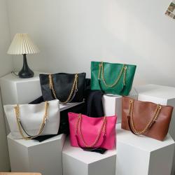 2023 New Pu Women Fashion Handbags Solid Large Capacity Wholesale Women Handbags Metal Chain Designer Shoulder Bags For Women