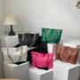 2023 New Pu Women Fashion Handbags Solid Large Capacity Wholesale Women Handbags Metal Chain Designer Shoulder Bags For Women