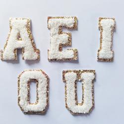 Stock New White Chenille with Glitter Border Vowel AEIOU Applique Patch for Clothes Bags Embroidery Patches with Adhesive