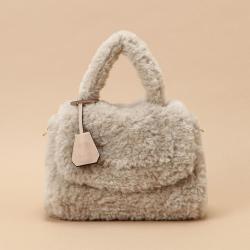 2024 Trending Wholesale Customize Messenger Purses Luxury Handbags Lambswool Handle Bags Fall Winter Women  Furry Beautiful Hand