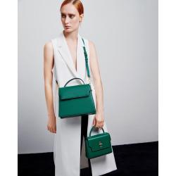 Guangzhou OEM women fashion messenger bag wholesale PU leather long chain women 's crossbody bag