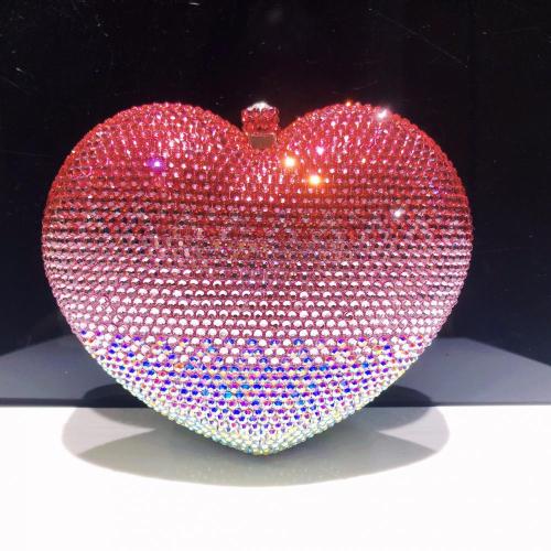 New arrival custom heart-shaped color-changing luxury rhinestone unique purse evening clutch bag Ladies Crystal Purse