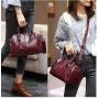Guangzhou factory custom logo wholesale  PU leather women handbags for lady fashion Purse