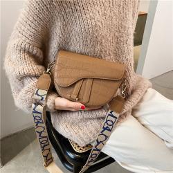 New Designer Women's Bag Wide Shoulder Strap Stone Grain Saddle Cross-body Bag Versatile Fashionable Ins Single Shoulder Bag