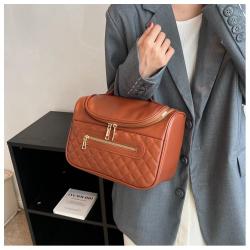 2024 new large capacity wearable makeup bag PU leather comfortable travel women portable high value handbag