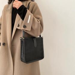 PU Leather Women's Messenger Bag 2024 New Design Bucket Bag Trendy and Fashionable Wide Strap Shoulder Single Crossbody Bag