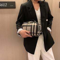 China Sale Simple Portable Large Capacity Travel Toiletry Bag Portable Cosmetic Bag