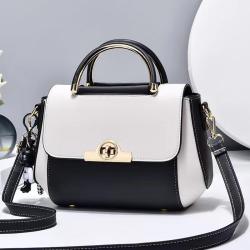 2024 Newest Good Quality Pu leather Handbags With Bear Pendant trendy fashion latest luxury designer women's messenger bags