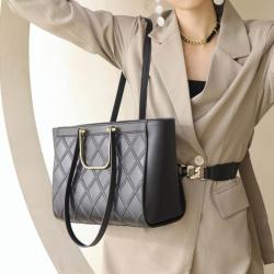 High Quality Leather Ladies Shoulder Bag  Luxury Designer Classic  Bag For Women gold metal handle