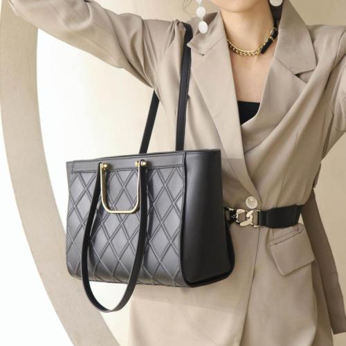 High Quality Leather Ladies Shoulder Bag  Luxury Designer Classic  Bag For Women gold metal handle