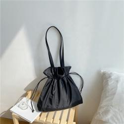 Large-Capacity Nylon Women's Sling Shoulder Bag 2023 Fashion Drawstring Pleated Tote Bag Splicing Design Female Bucket Handbag