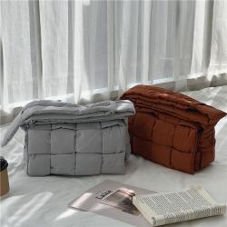 2024 New Product Women's Cross-Body Bag Padded Cotton Soft Shoulder Bag Plain Nylon Women's Fashion Woven Messenger Bag
