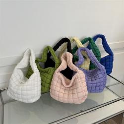 Korean popular bag female 2024 new cloud pleated bag large capacity shoulder armpit personality lightweight female bag