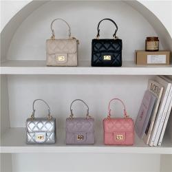 2023 New Design Small Shoulder Bag Mini Diamond PU Leather Handbag Metal Chain Shoulder Straps Square Women Luxury Crossbody Bag