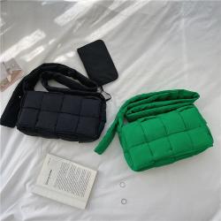 2024 New Product Women's Cross-Body Bag Padded Cotton Soft Shoulder Bag Plain Nylon Women's Fashion Woven Messenger Bag
