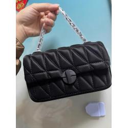 Niche High Sense Chain Women'S 2024 With Ringer Lattice Single Shoulder Crossbody Bag Commuting Armpit Small Square Bag