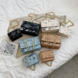 2022 Fashion Personality Versatile Graffiti Printing Small Bags Female Chain Portable Single Shoulder Pu Small Square Bags Whole