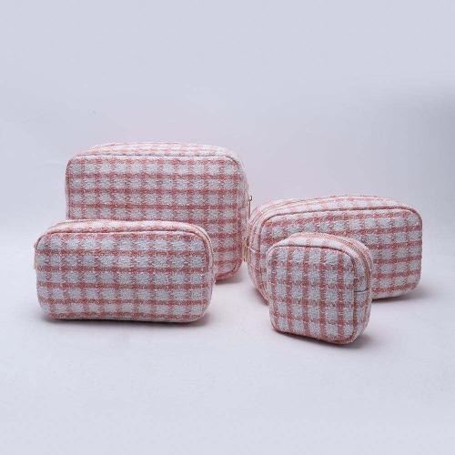 Winter Trend Soft Makeup Cosmetics Pouch Quilted Travel Toiletry Bag Checkered Cosmetic Bag Women Puffy Cosmetic Bag