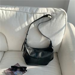 New Design Women Messenger Bag Simple Wrinkled Edges PU Leather Half Moon Crossbody Bag Large Fashion Leisure Lady Shoulder Bag