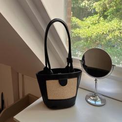 Popular fashion niche design straw woven handbag