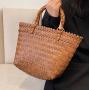 2023 Fashionable Summer Women's Bag New Style Winding Flow Weaving Large Capacity Bucket Bag Simple Straw Woven Women's Handbag
